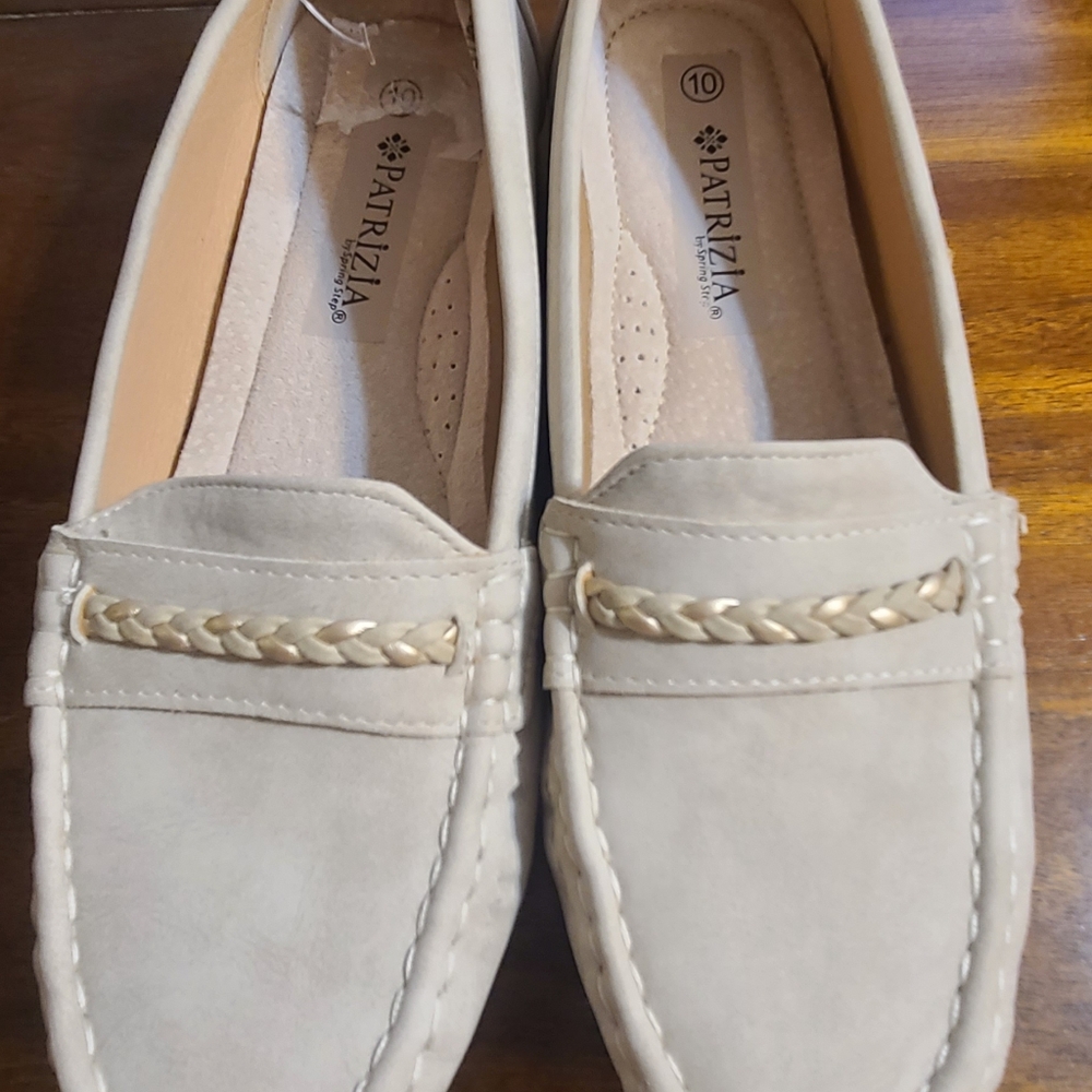 Women's Cream Loafers